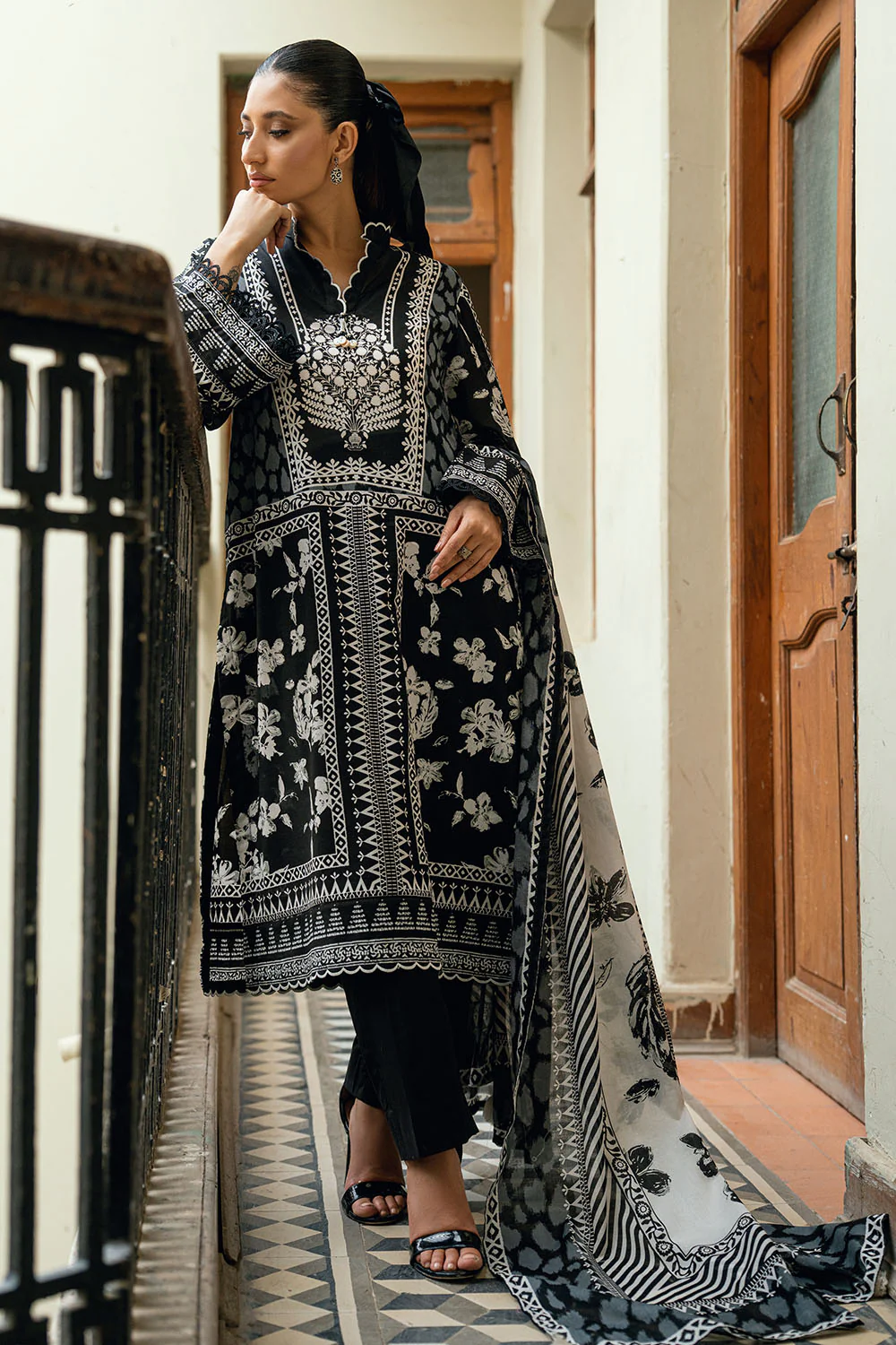 3 Piece Printed Lawn Suit - Image 6