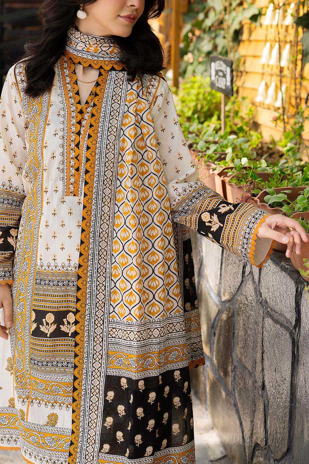 3 Piece Printed Lawn Suit - Image 2