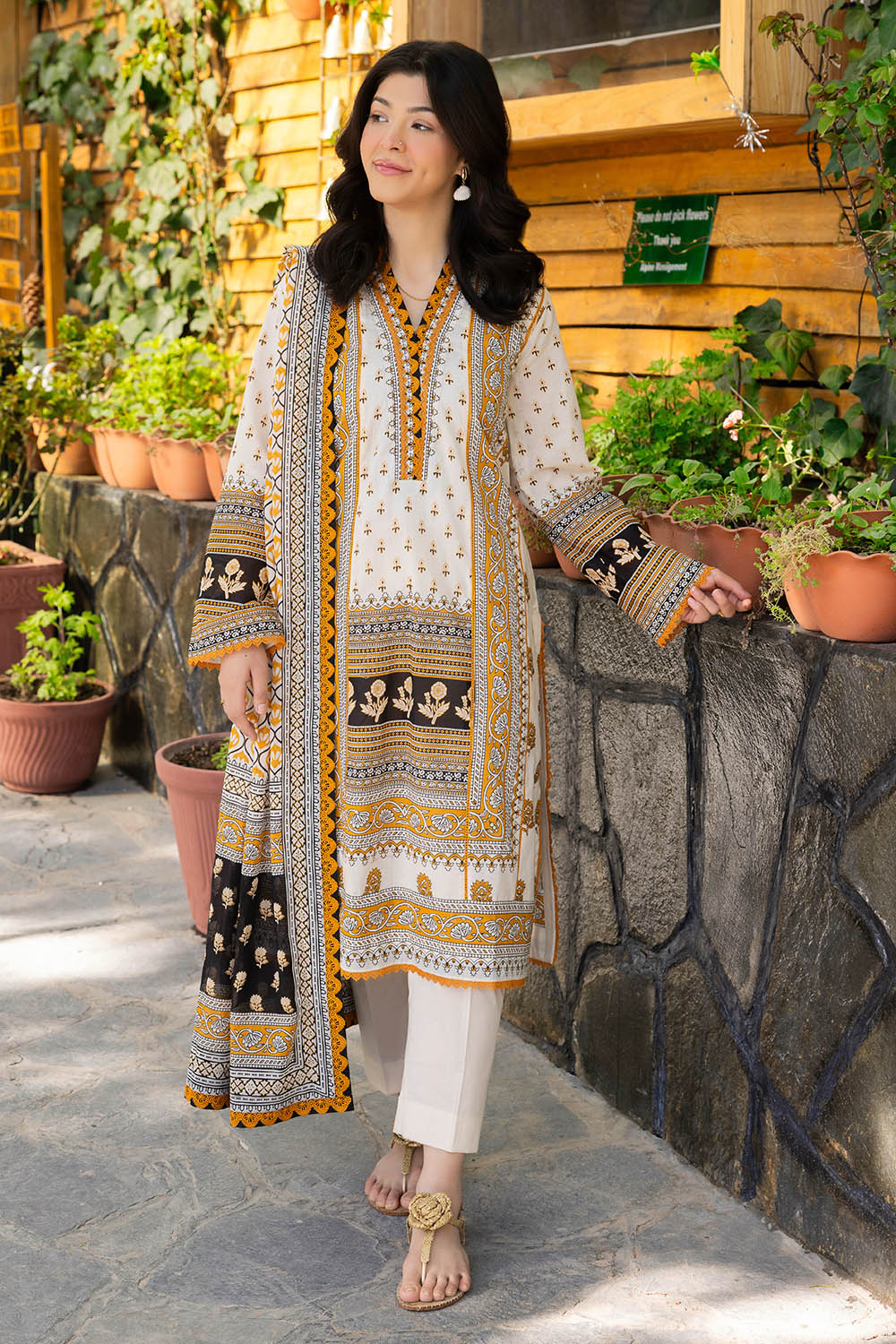 3 Piece Printed Lawn Suit - Image 3