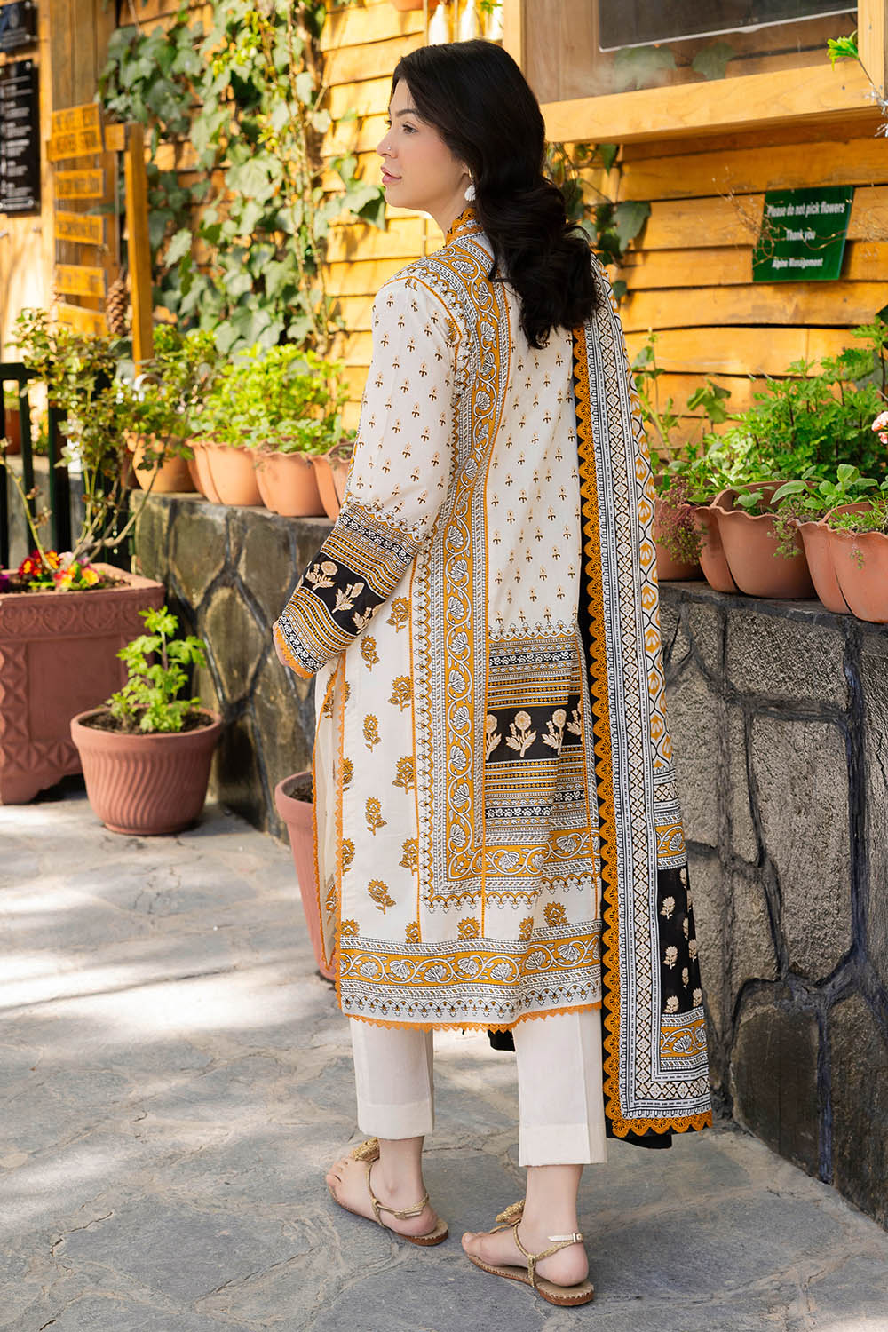 3 Piece Printed Lawn Suit - Image 4