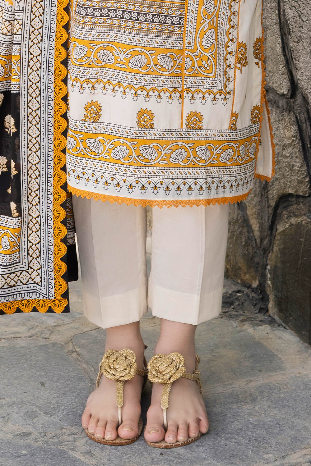 3 Piece Printed Lawn Suit - Image 5