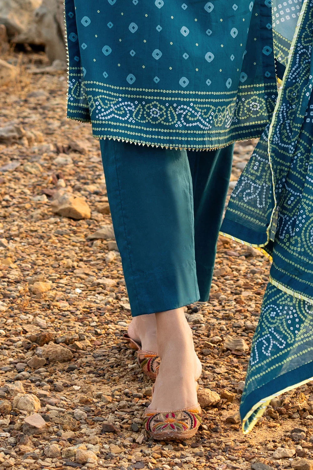 3 Piece Printed Lawn Suit - Image 5