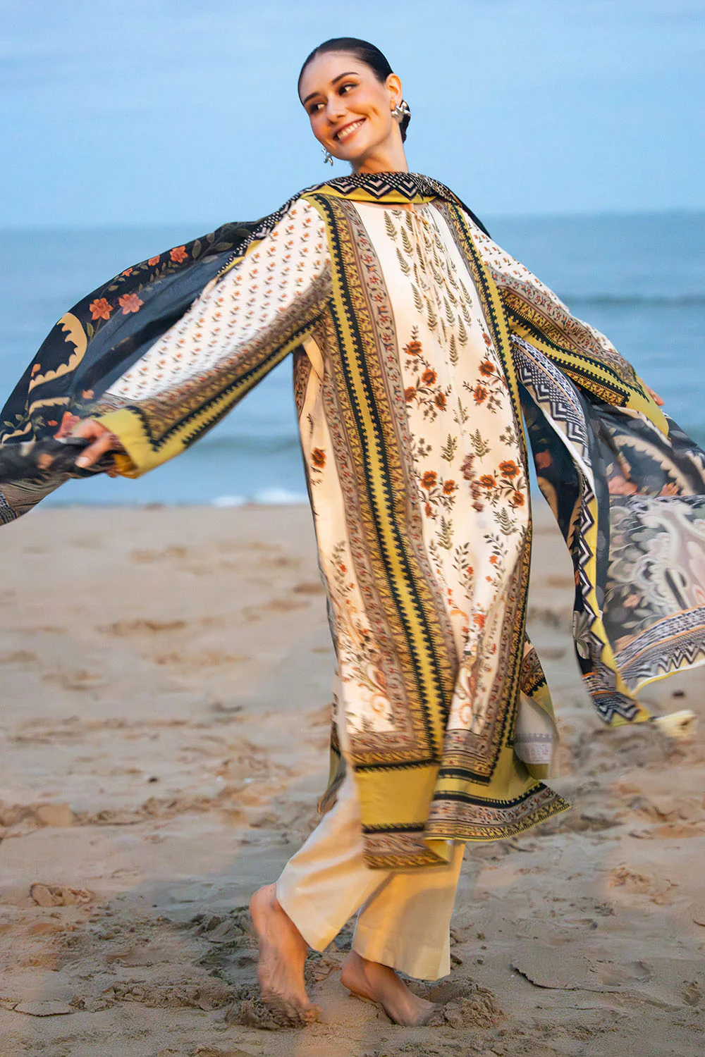 3 Piece Printed Lawn Suit - Image 3