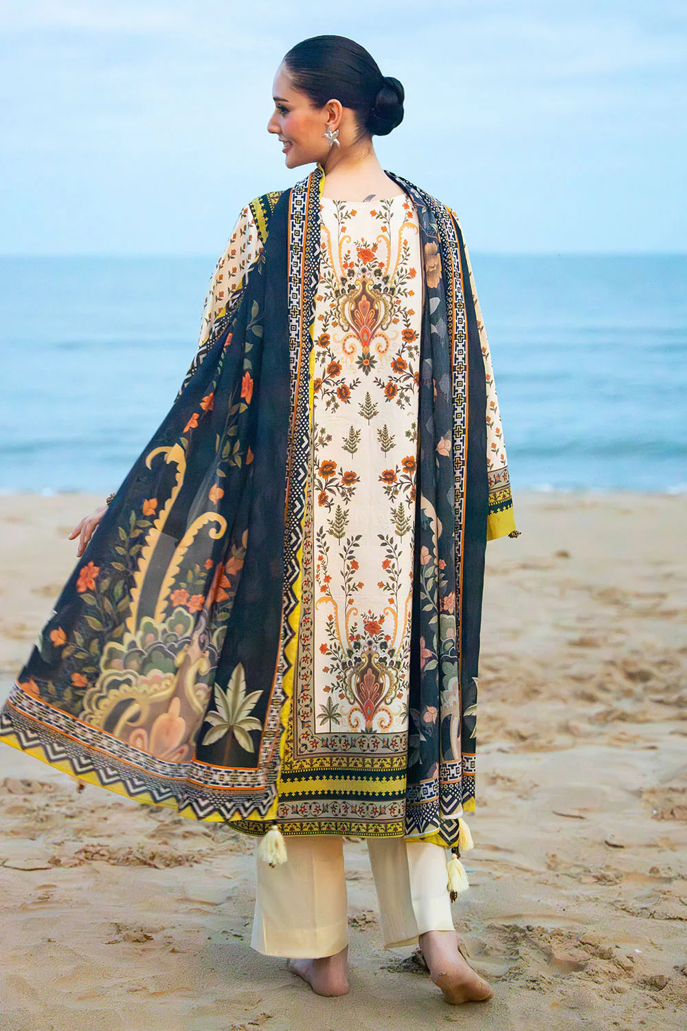 3 Piece Printed Lawn Suit - Image 4