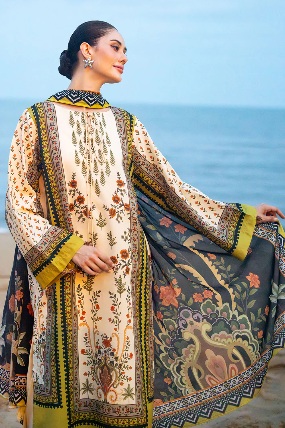 3 Piece Printed Lawn Suit - Image 6