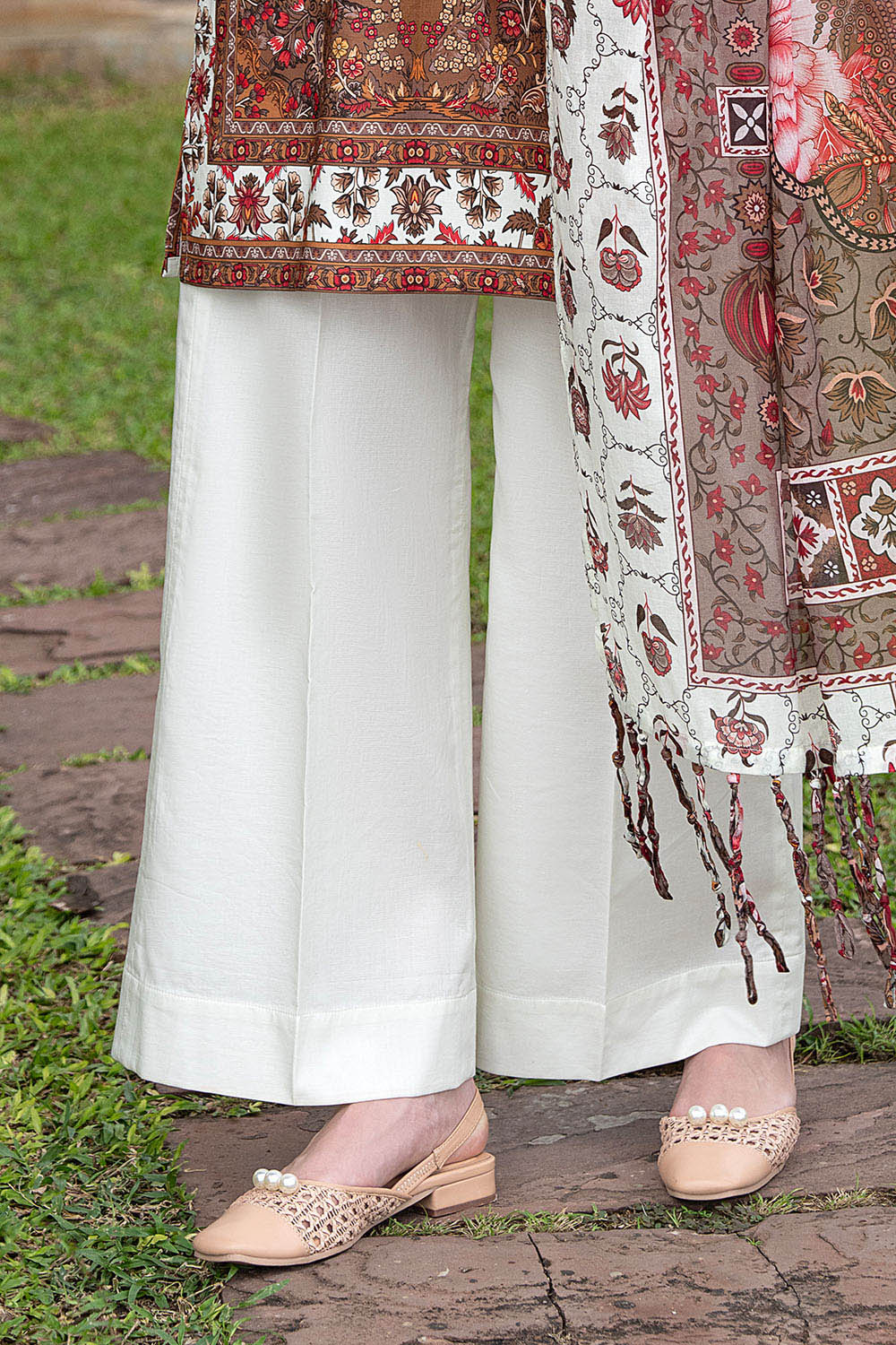 3 Piece Printed Lawn Suit - Image 5