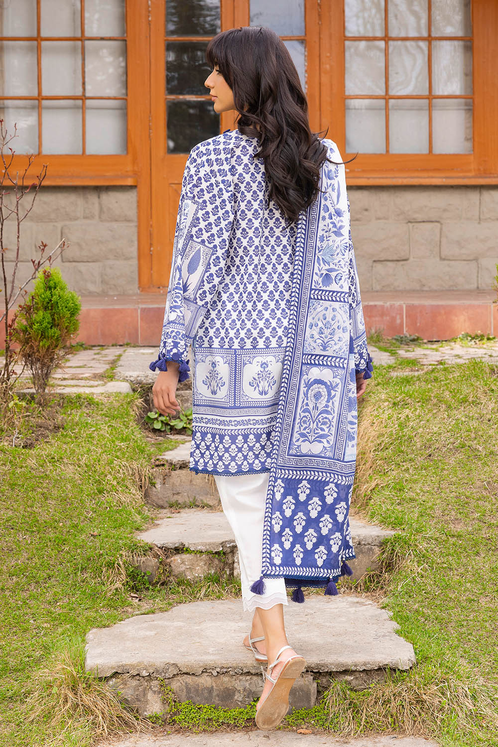 3 Piece Printed Lawn Suit - Image 4
