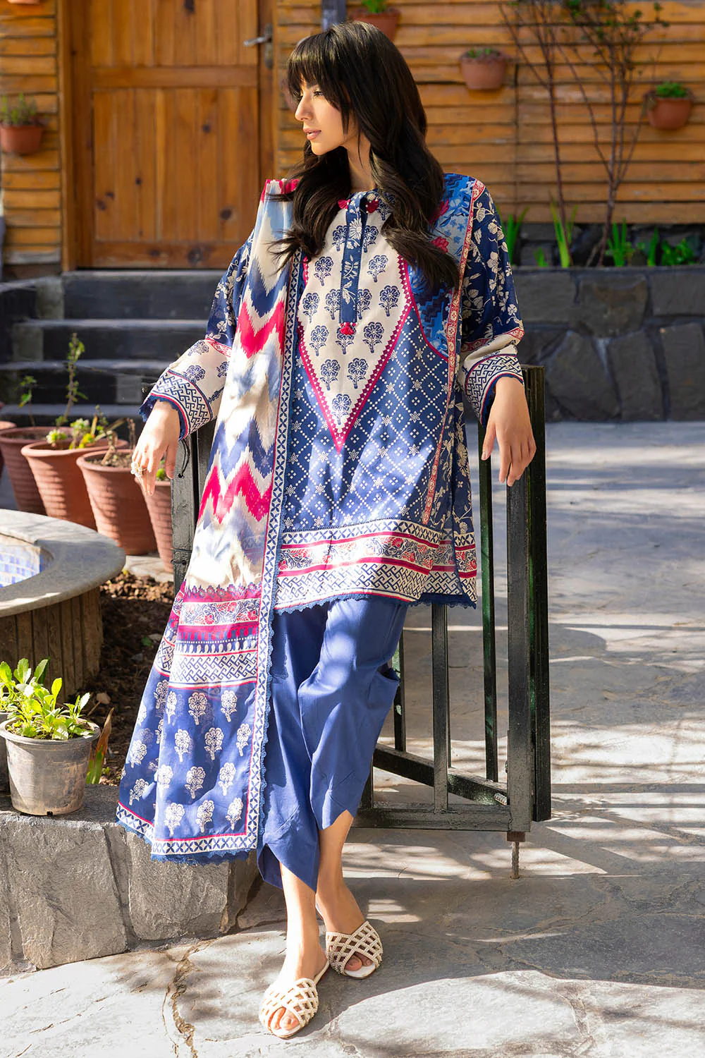 3 Piece Printed Lawn Suit - Image 3