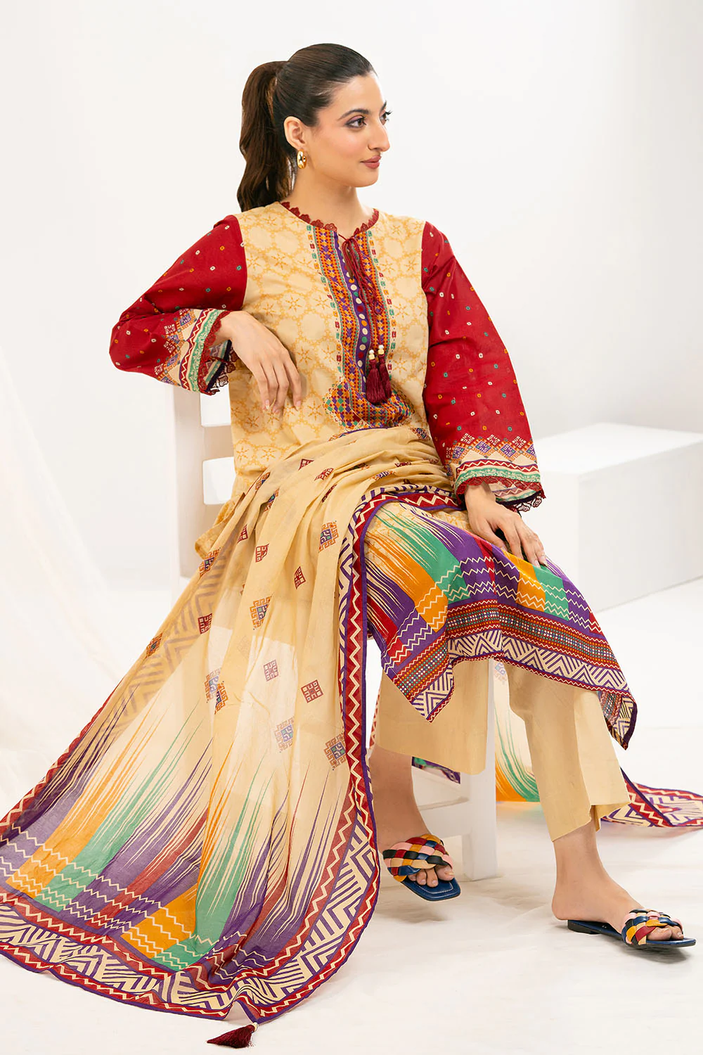 3 Piece Printed Lawn Suit - Image 6
