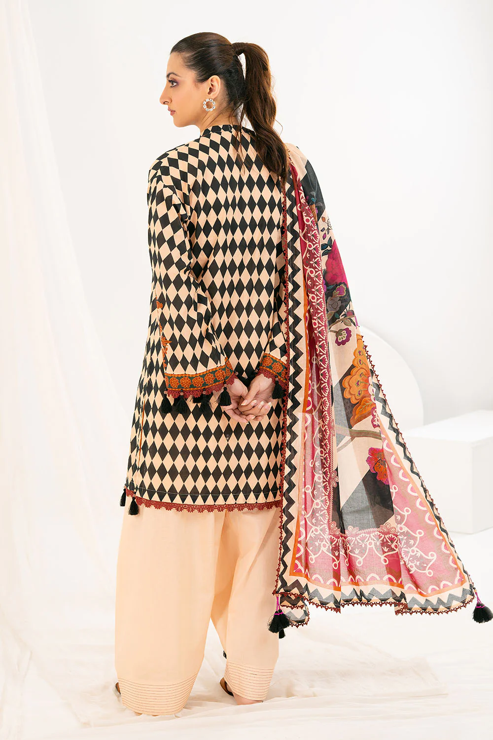 3 Piece Printed Lawn Suit - Image 4