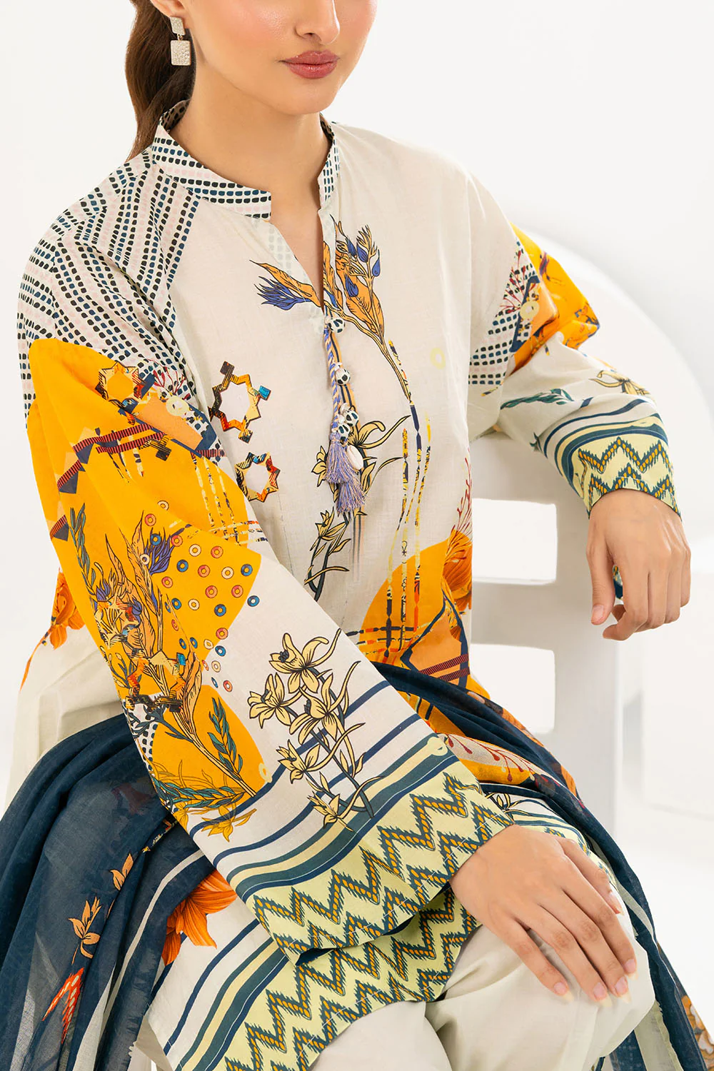 3 Piece Printed Lawn Suit - Image 2