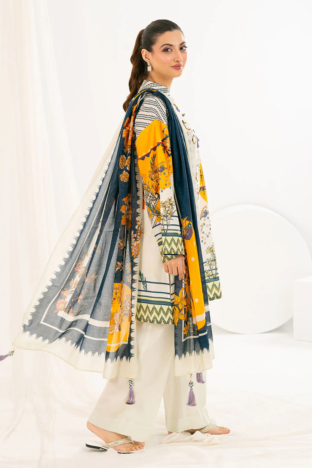 3 Piece Printed Lawn Suit - Image 3