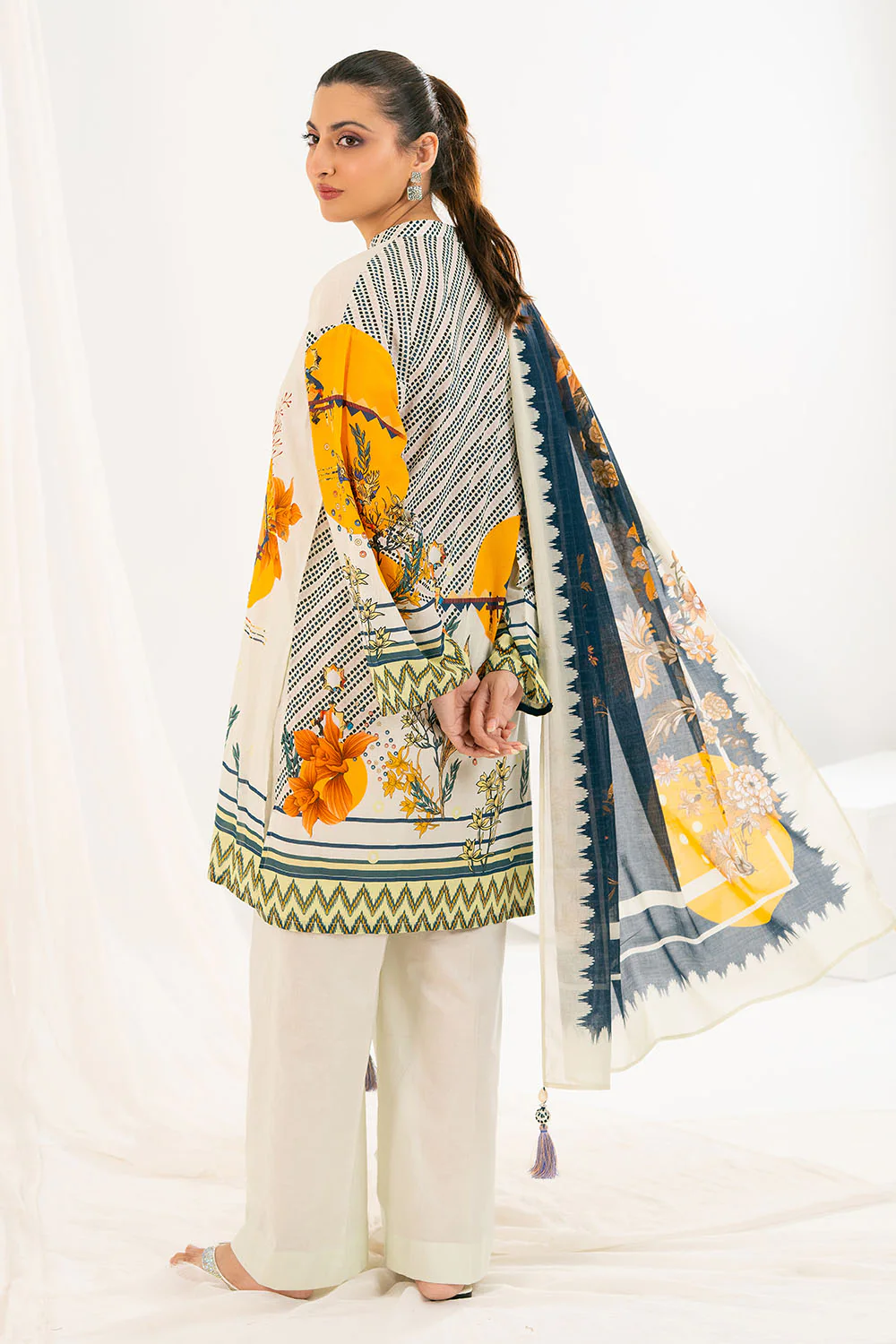 3 Piece Printed Lawn Suit - Image 4