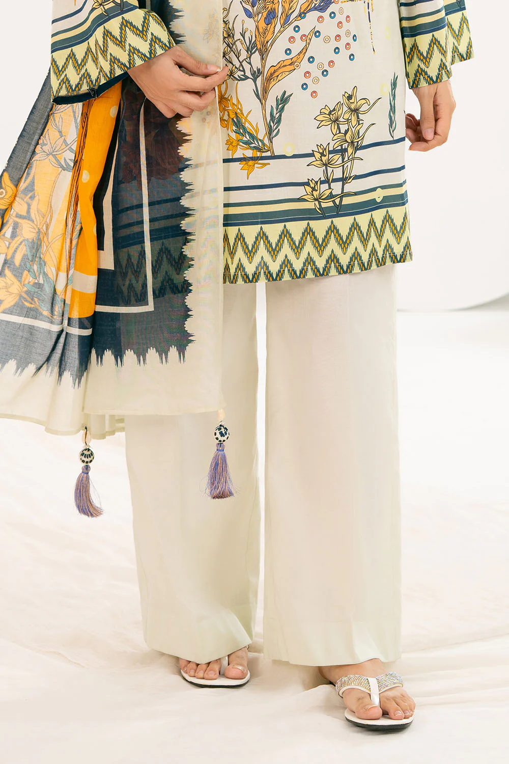 3 Piece Printed Lawn Suit - Image 5