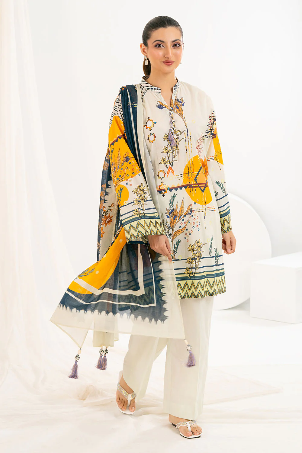 3 Piece Printed Lawn Suit - Image 6