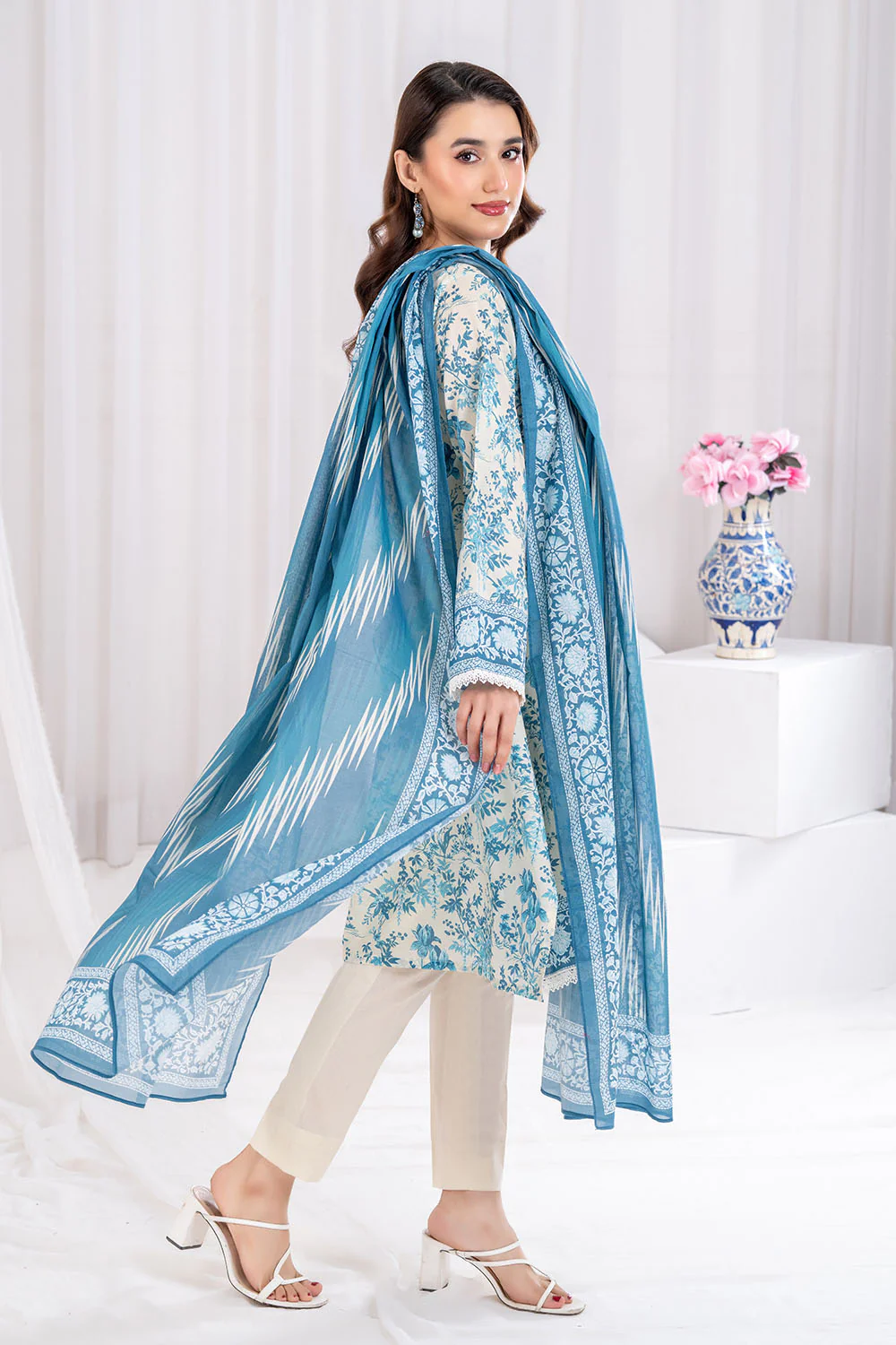 3 Piece Printed Lawn Suit - Image 3