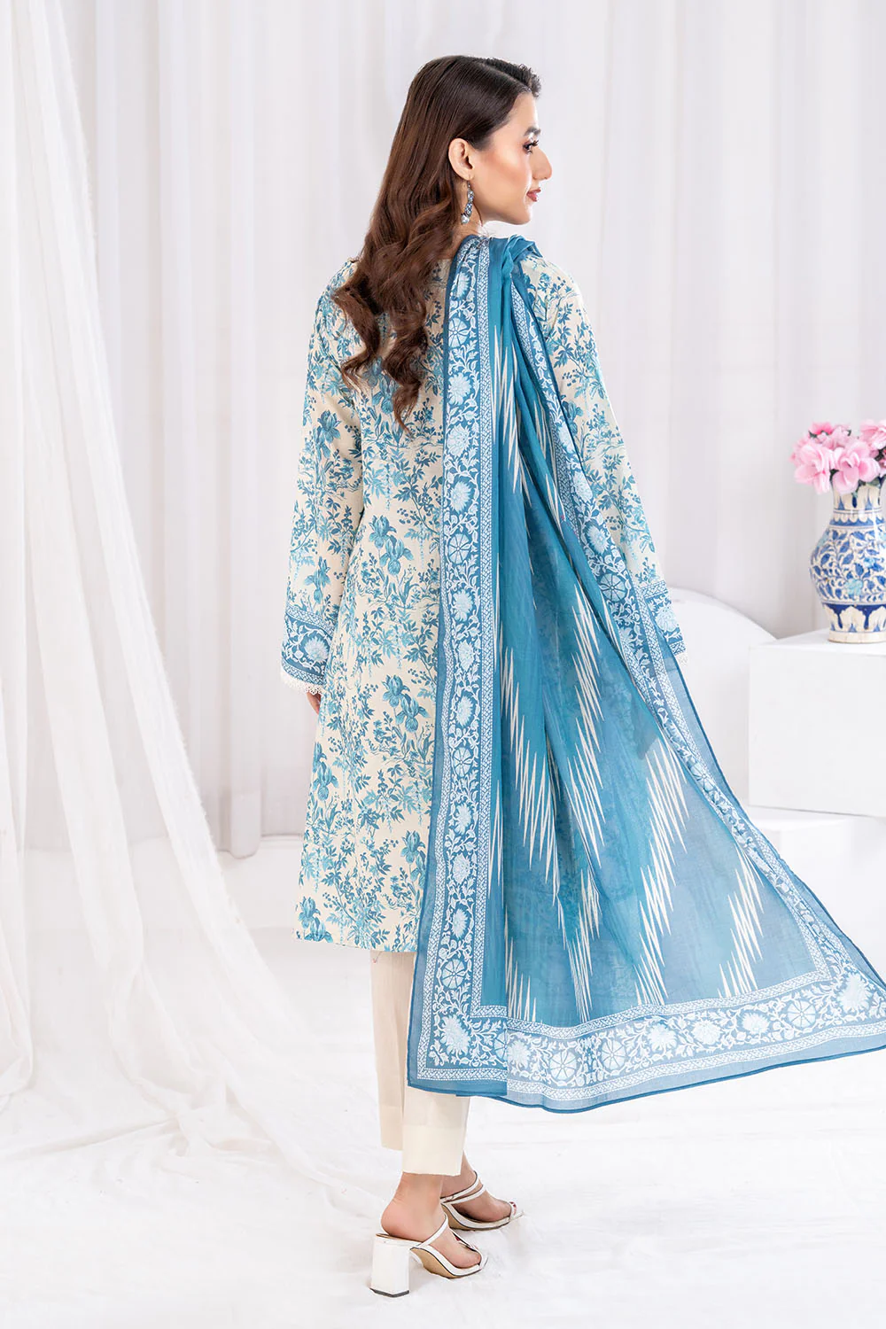 3 Piece Printed Lawn Suit - Image 4