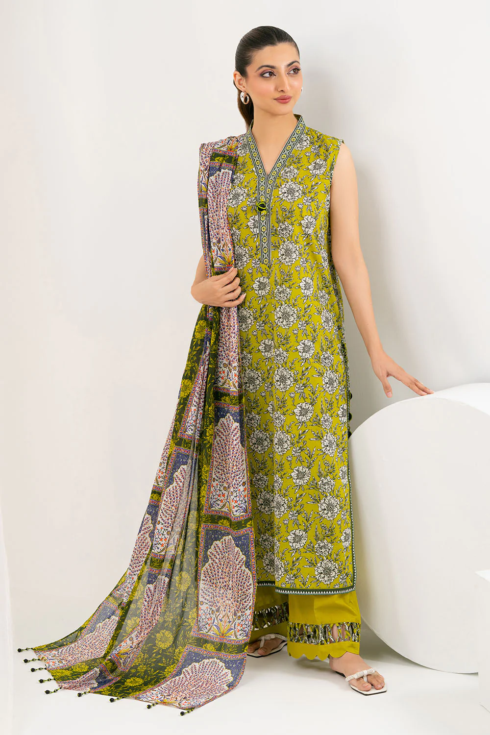 3 Piece Printed Lawn Suit - Image 6