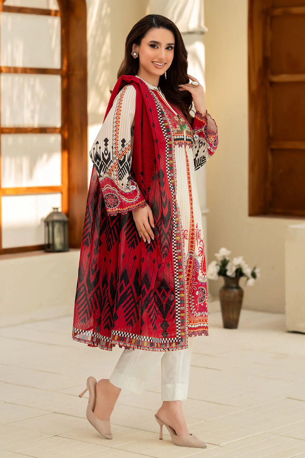 3 Piece Printed Lawn Suit - Image 3