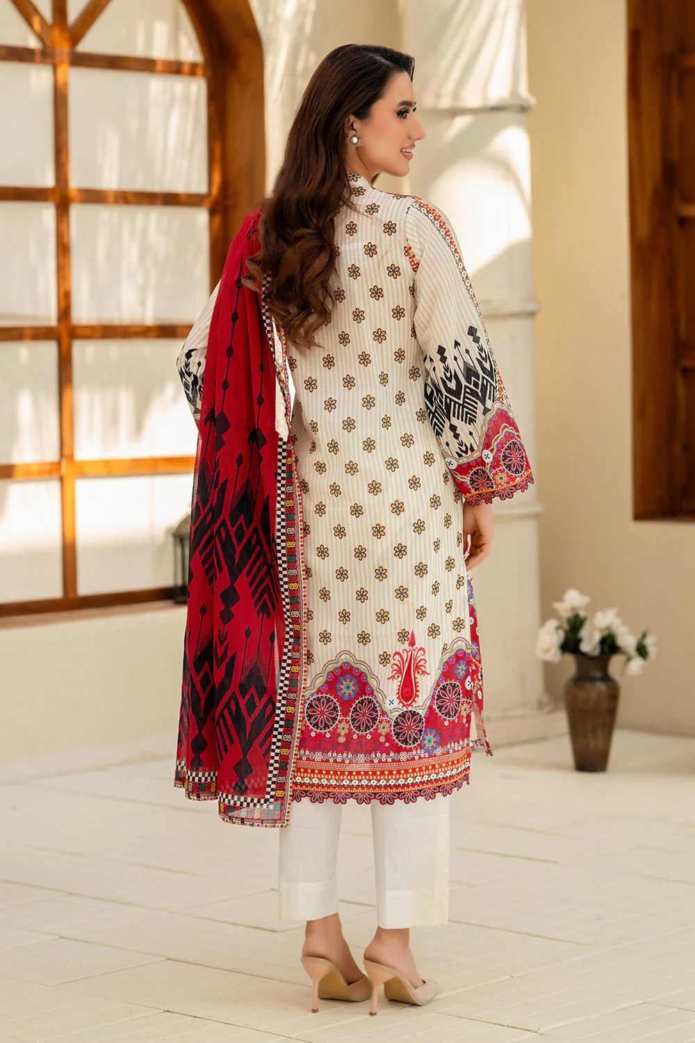 3 Piece Printed Lawn Suit - Image 4
