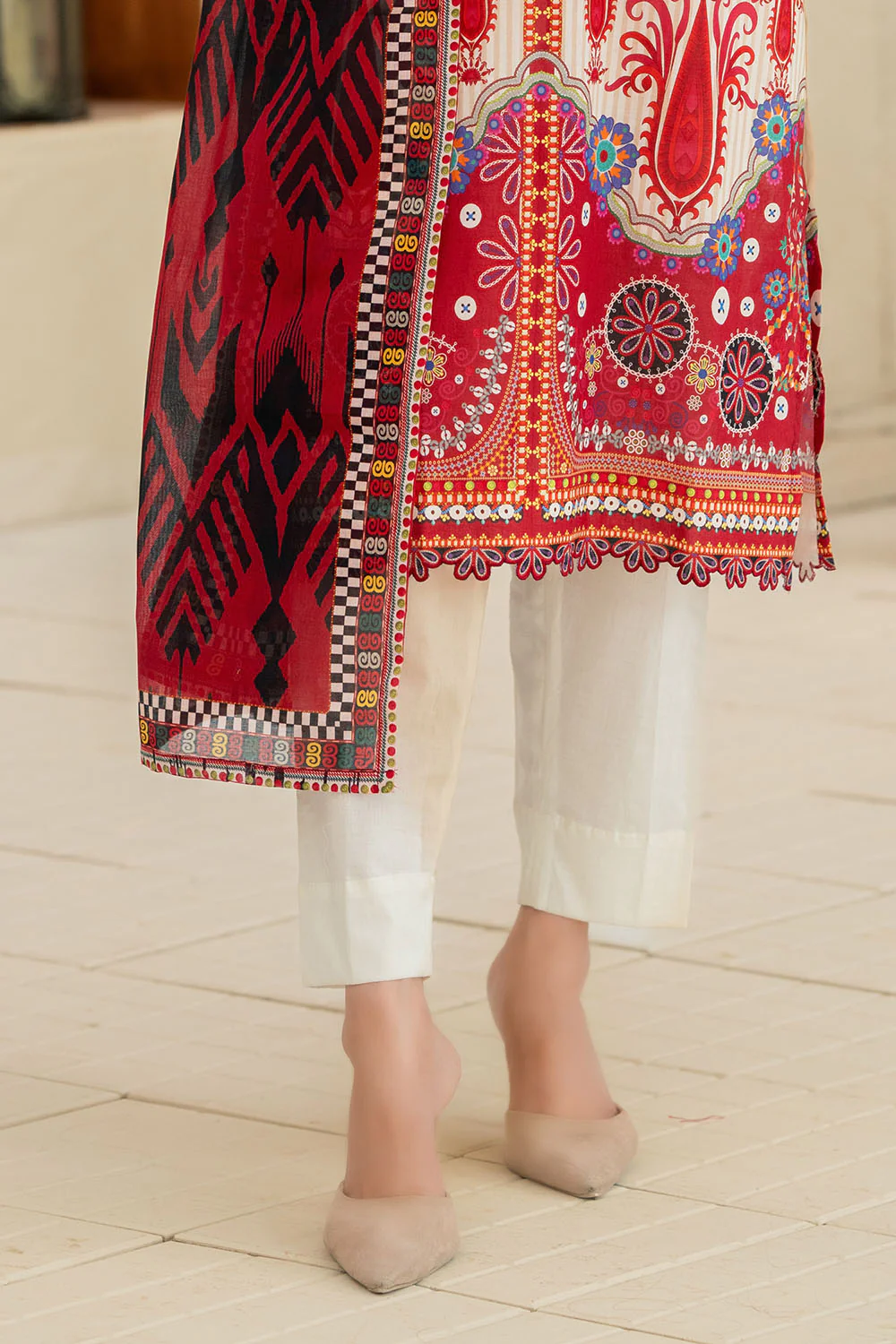 3 Piece Printed Lawn Suit - Image 5