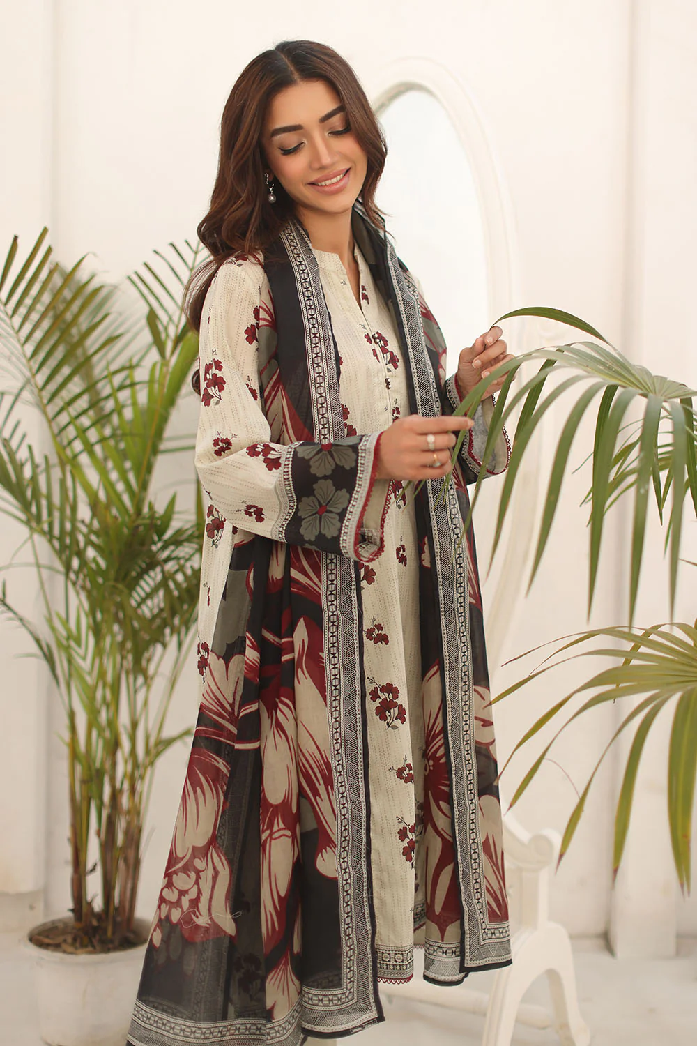 3 Piece Printed Lawn Suit - Image 3