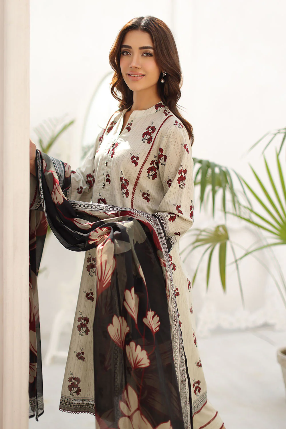 3 Piece Printed Lawn Suit - Image 4