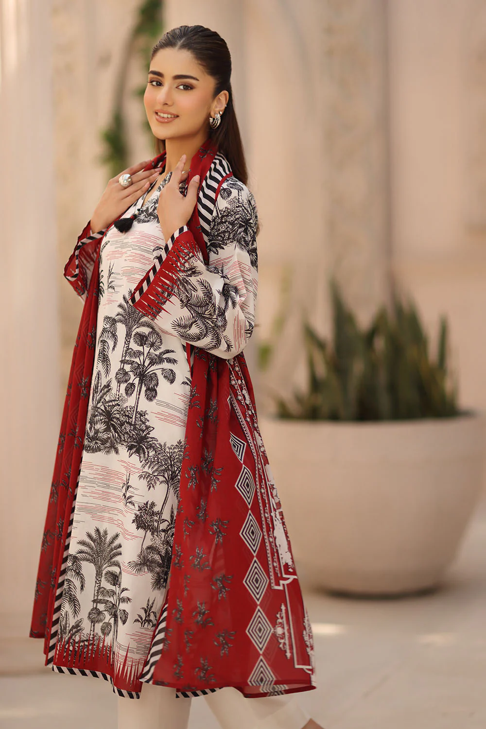 3 Piece Printed Lawn Suit - Image 4