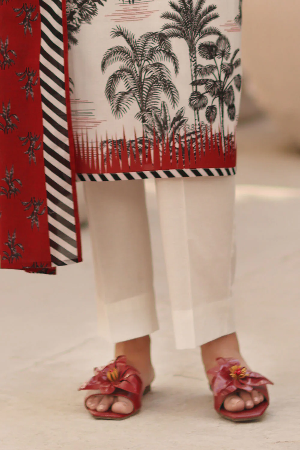 3 Piece Printed Lawn Suit - Image 5