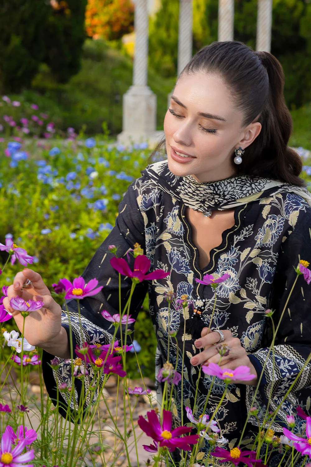 3 PIece Printed Lawn Suit - Image 4
