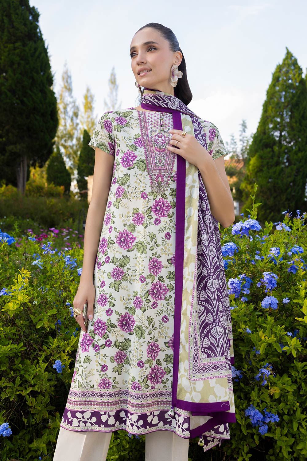 3 PIece Printed Lawn Suit - Image 5