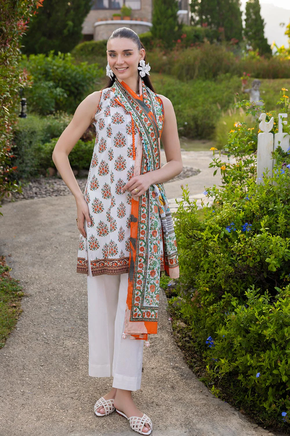 3 PIece Printed Lawn Suit - Image 6