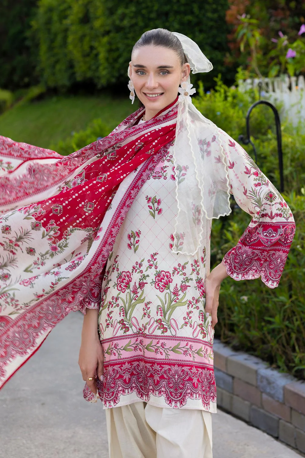 3 PIece Printed Lawn Suit - Image 3