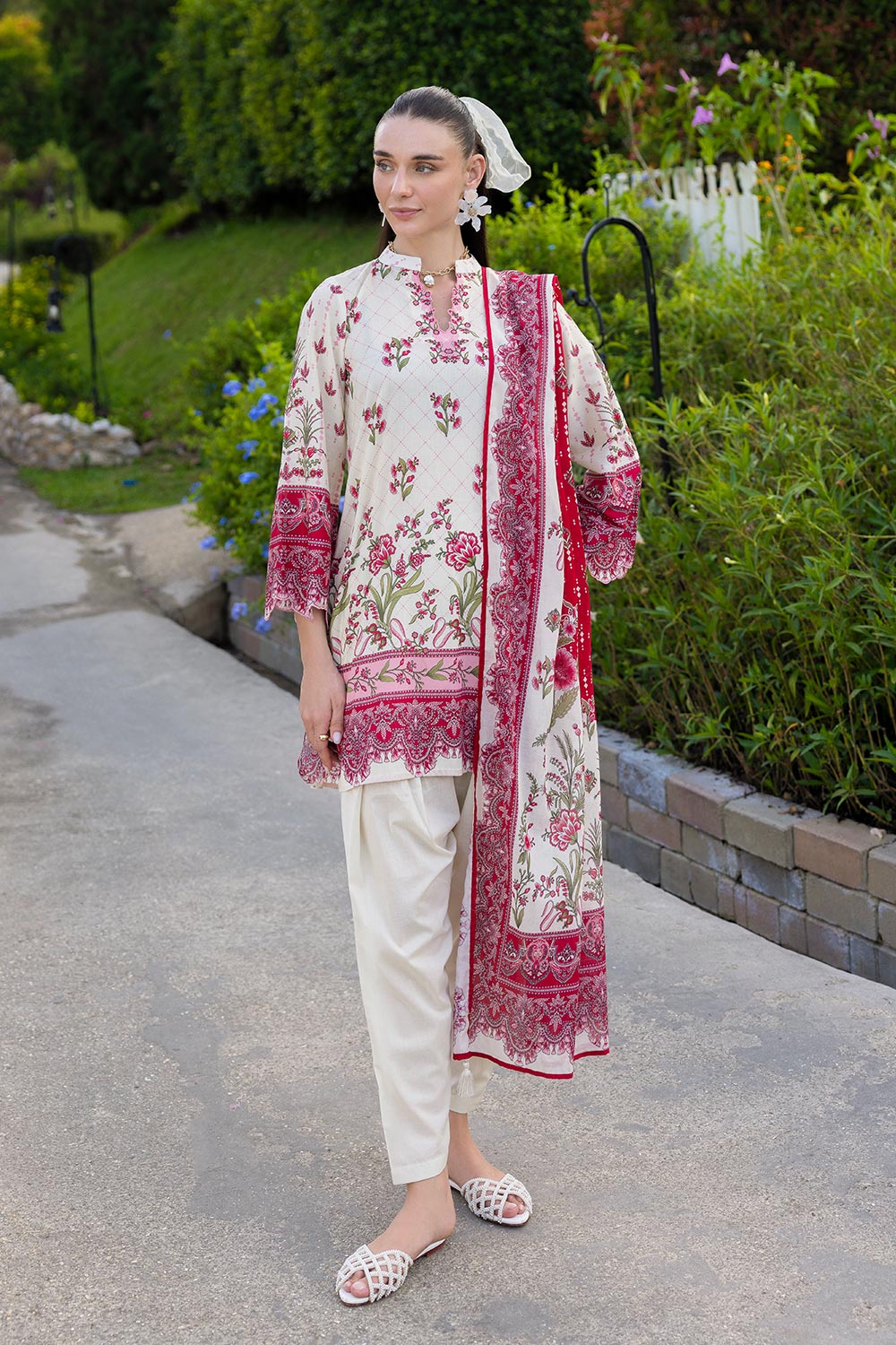 3 PIece Printed Lawn Suit - Image 4
