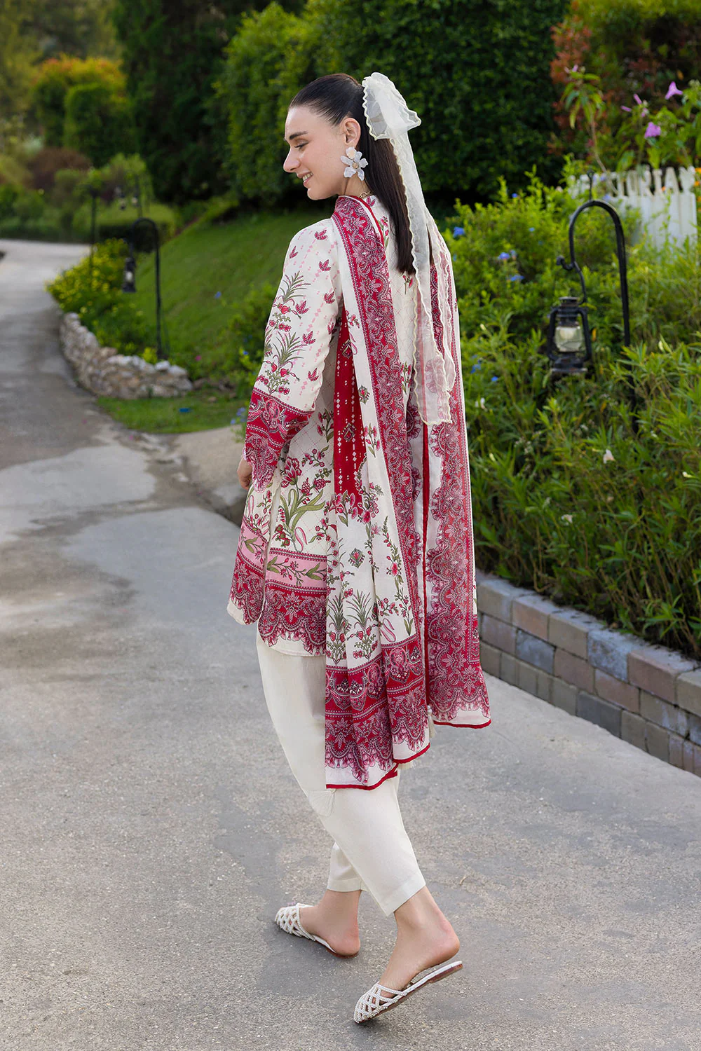 3 PIece Printed Lawn Suit - Image 5