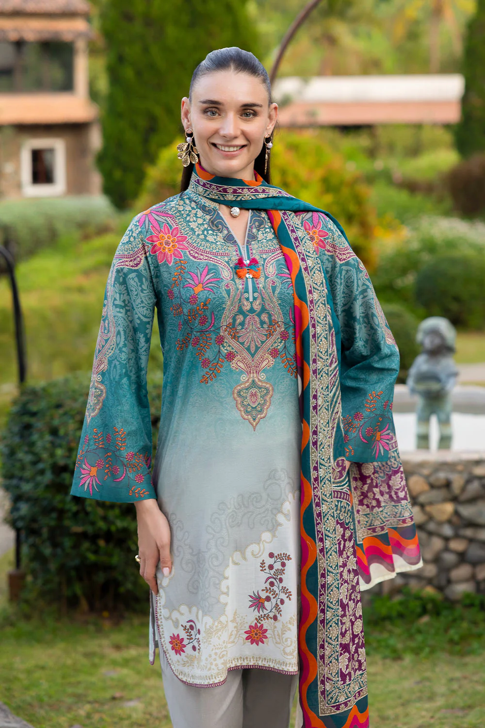 3 PIece Printed Lawn Suit - Image 3