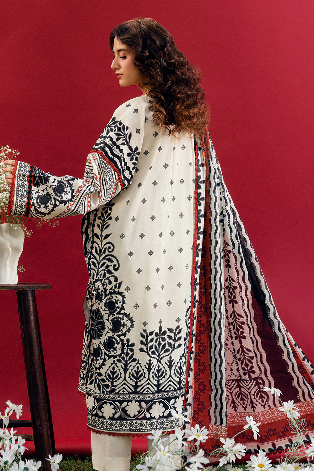 3 PIece Printed Lawn Suit - Image 4