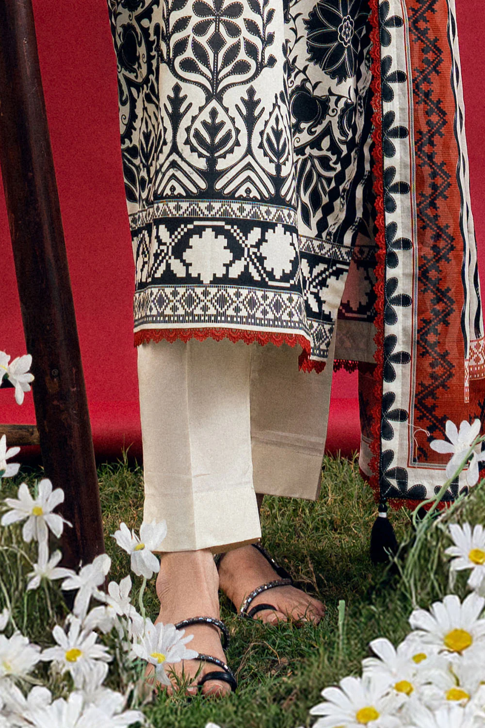 3 PIece Printed Lawn Suit - Image 5