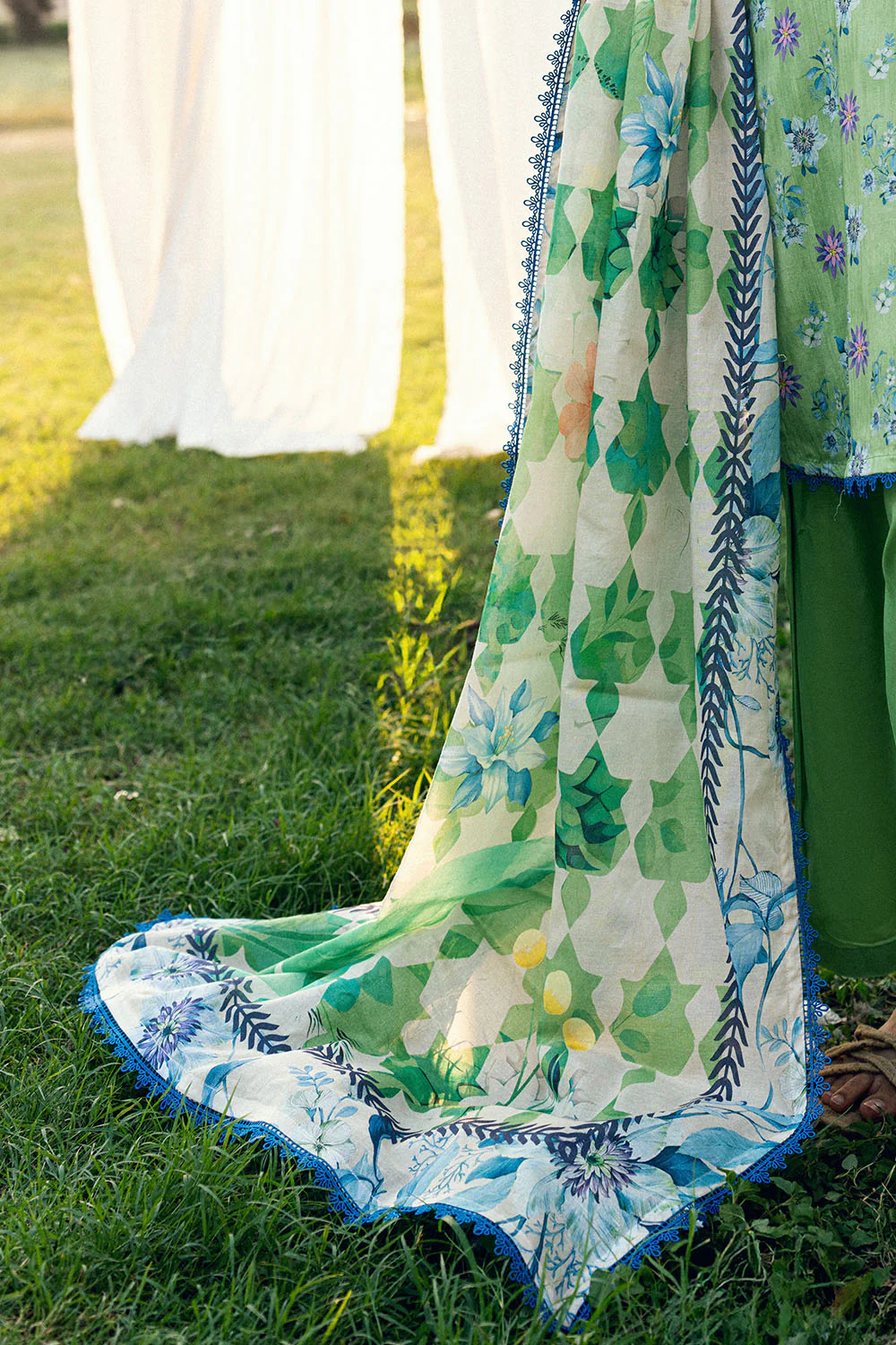3 PIece Printed Lawn Suit - Image 5