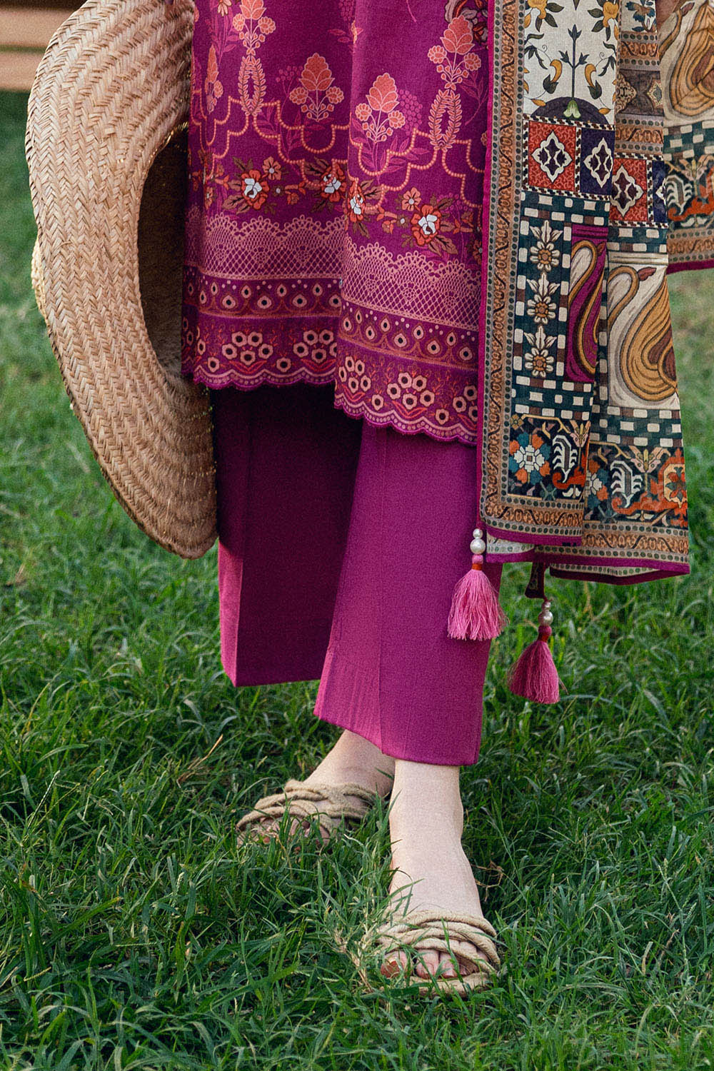 3 PIece Printed Lawn Suit - Image 5