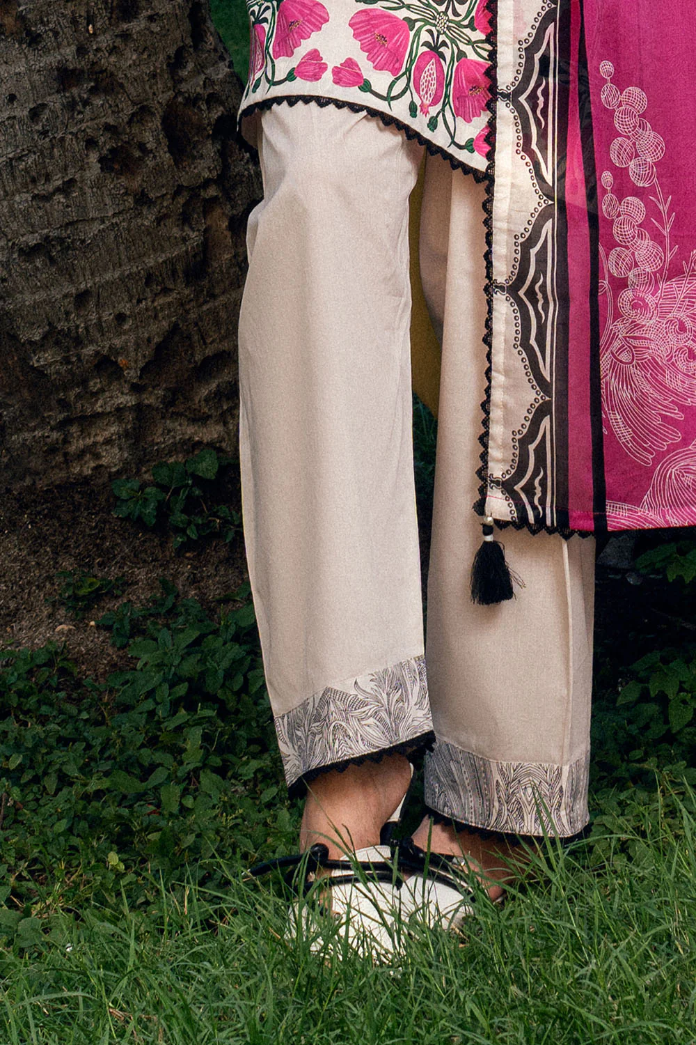 3 PIece Printed Lawn Suit - Image 5