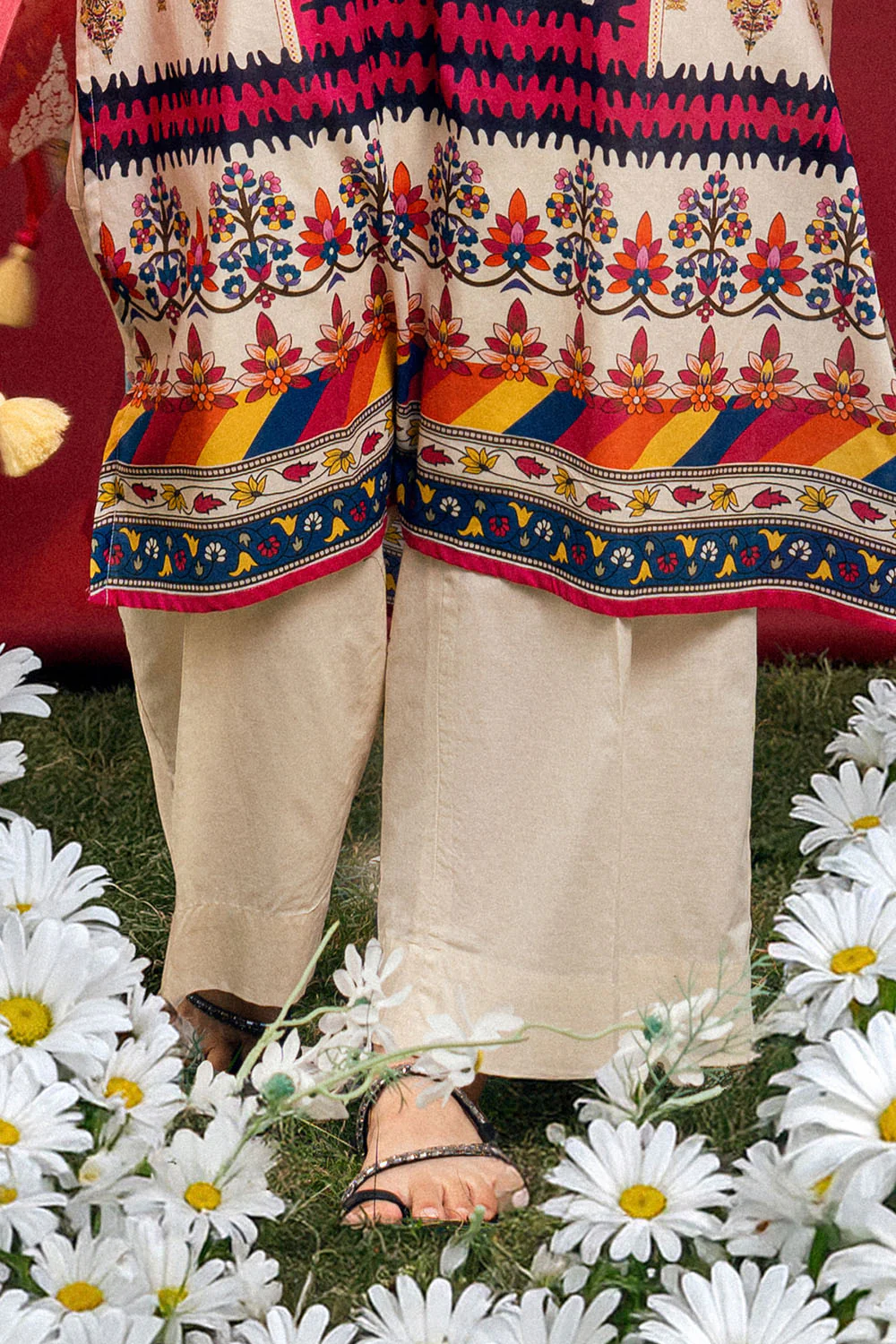 3 PIece Printed Lawn Suit - Image 5