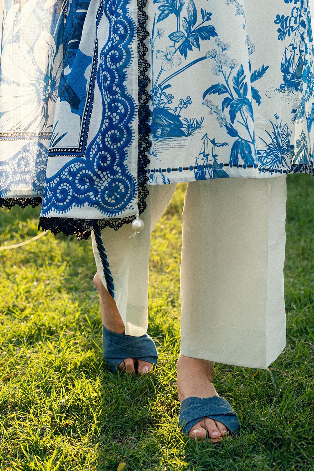 3 PIece Printed Lawn Suit - Image 5