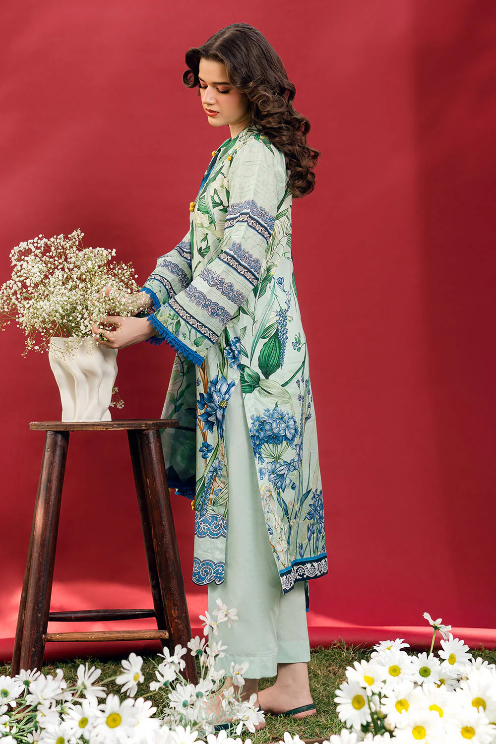 3 PIece Printed Lawn Suit - Image 4