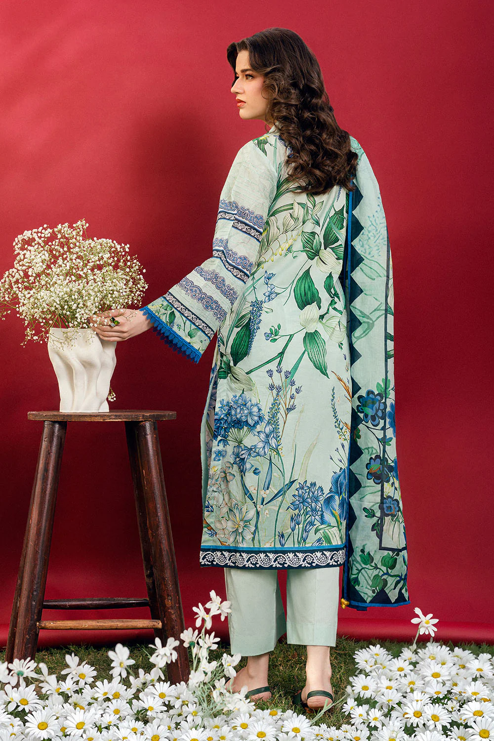 3 PIece Printed Lawn Suit - Image 5