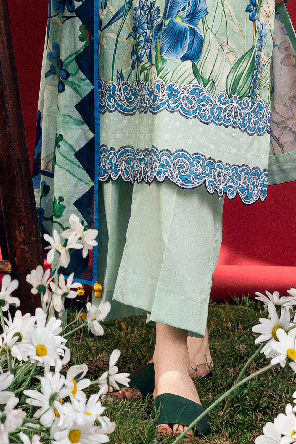 3 PIece Printed Lawn Suit - Image 6