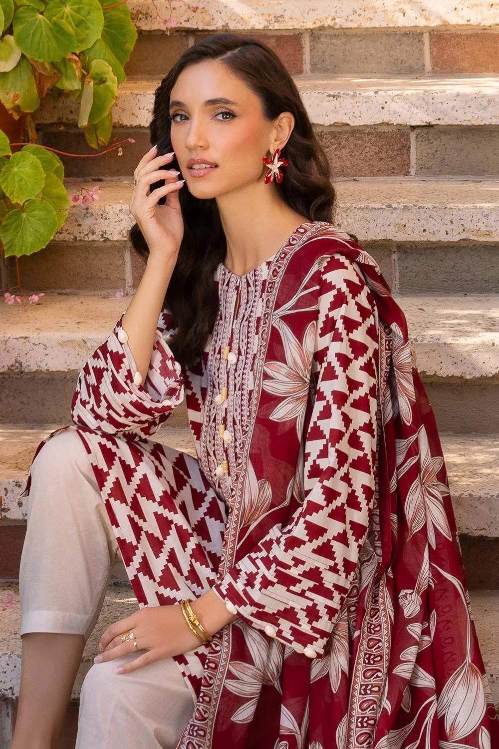 3 Piece Printed Lawn suit with Embroidered Organza Neckline - Image 5