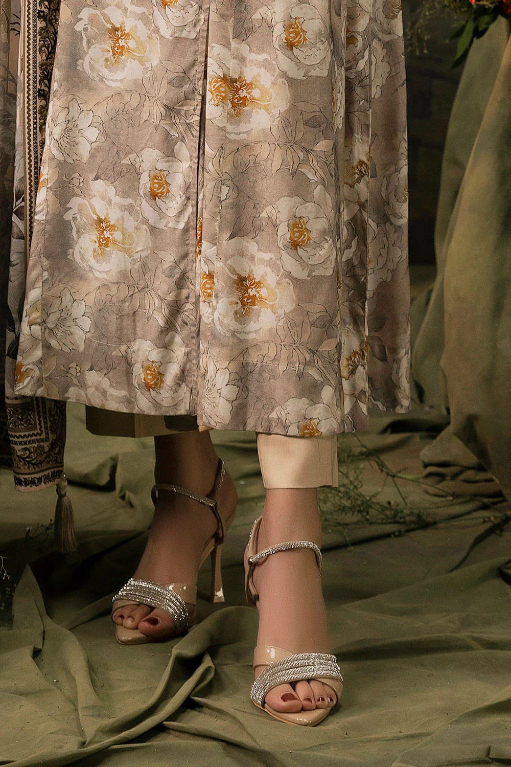 3 Piece Printed Linen Suit with Dupatta - Image 4