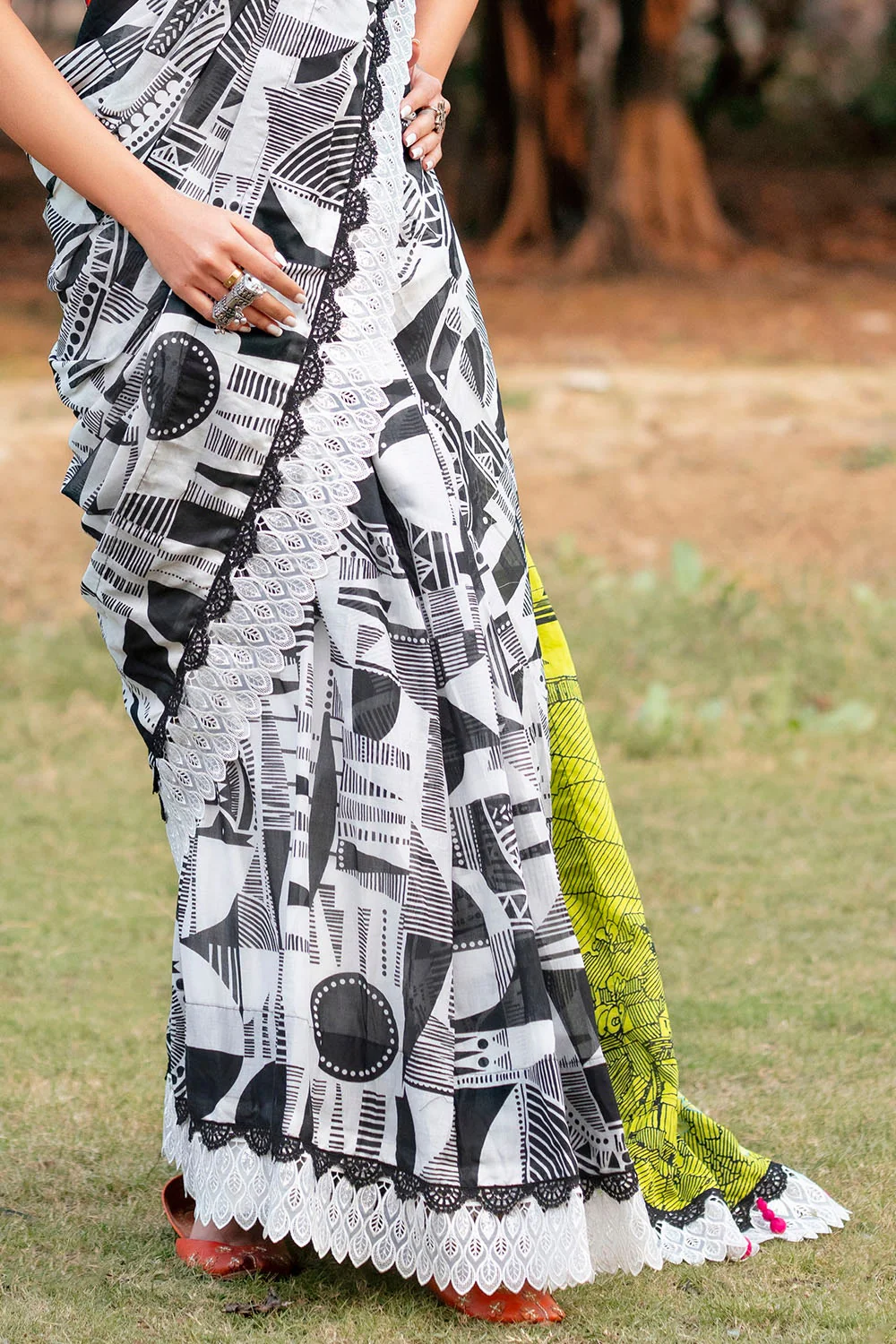 3 Piece Unstitched Denting Lawn Saree - Image 6