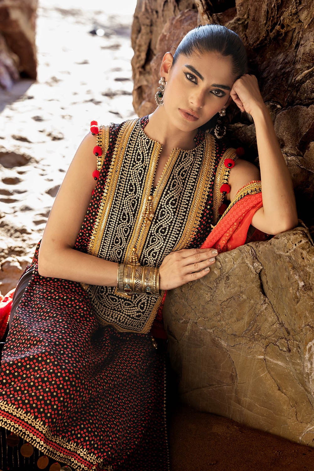 3 Piece Unstitched Embroidered Chiffon Suit with Gold Lacquer Embroidered Printed Chiffon Dupatta - Image 3